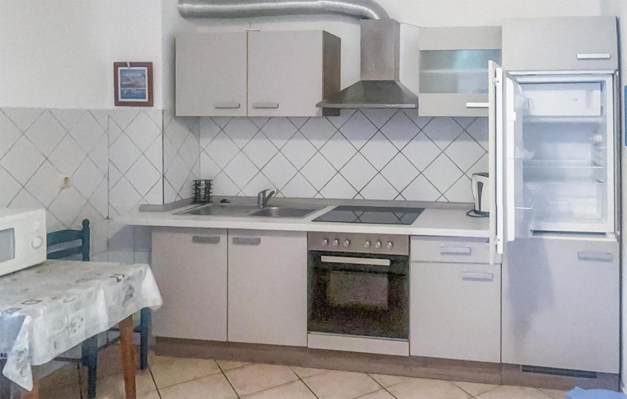 Awesome Apartment In Njivice With Kitchen المظهر الخارجي الصورة